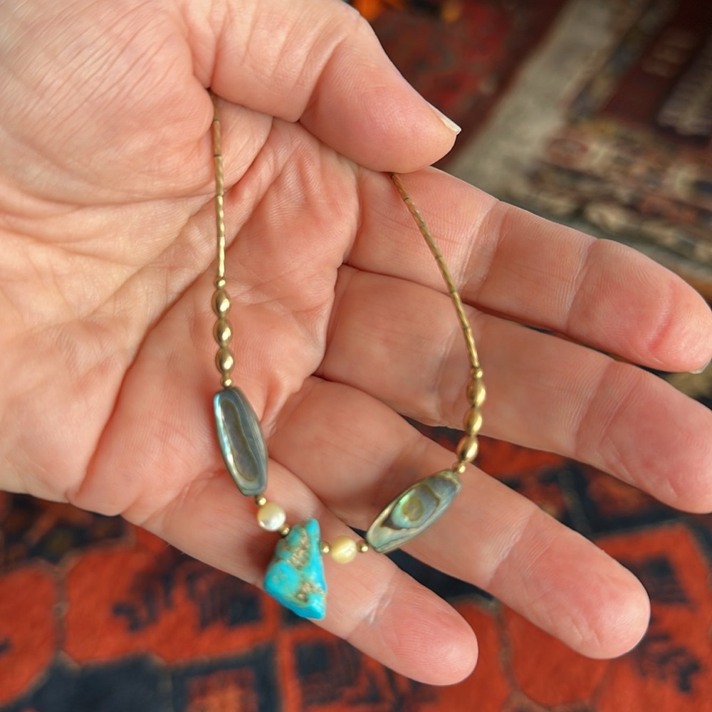 Vintage dainty turquoise abalone and mother of pearl beads w gold wire beads - Picture 8 of 9